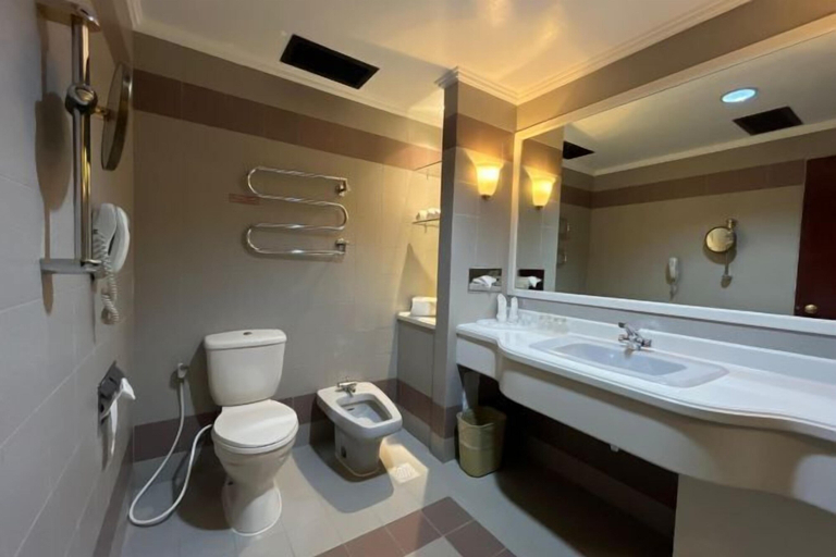 Bathroom 16