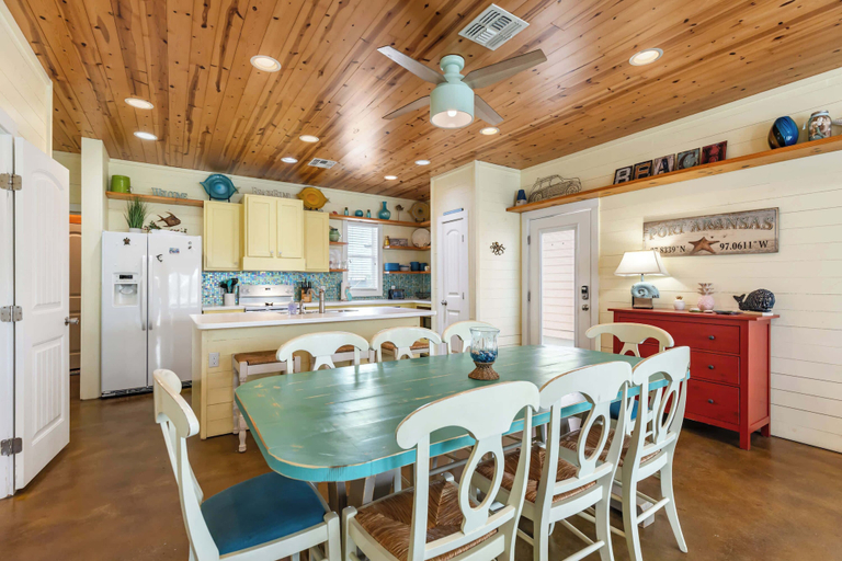 Others 5, Prime Location 5 Bedrooms - Pool, Sleeps 12 + Long Term Stays, Nueces