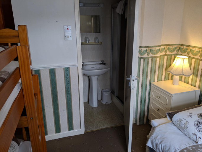 Bedroom 2, The New Guilderoy Hotel, Blackpool