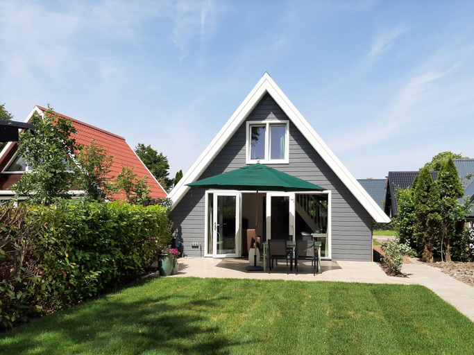 Others 5, Stylish holiday home by the sea, Harenkarspel