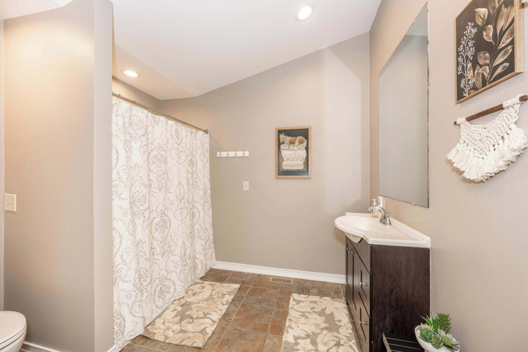 Bathroom, Main Street Cottage For 6, Butler