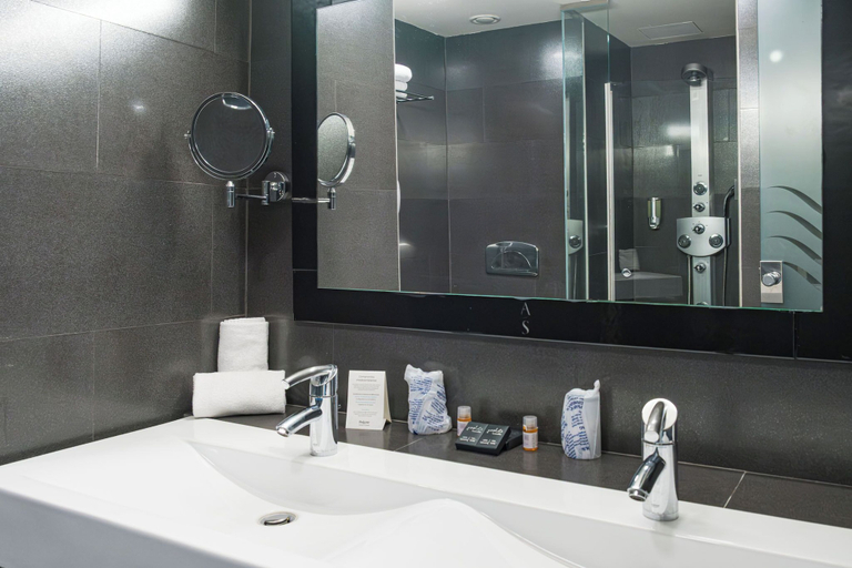 Bathroom 5, Bakour La Manga Splash, Murcia
