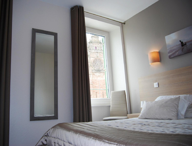 Bedroom 3, Logis Hotel Restaurant du Midi - Rodez Centre, Aveyron