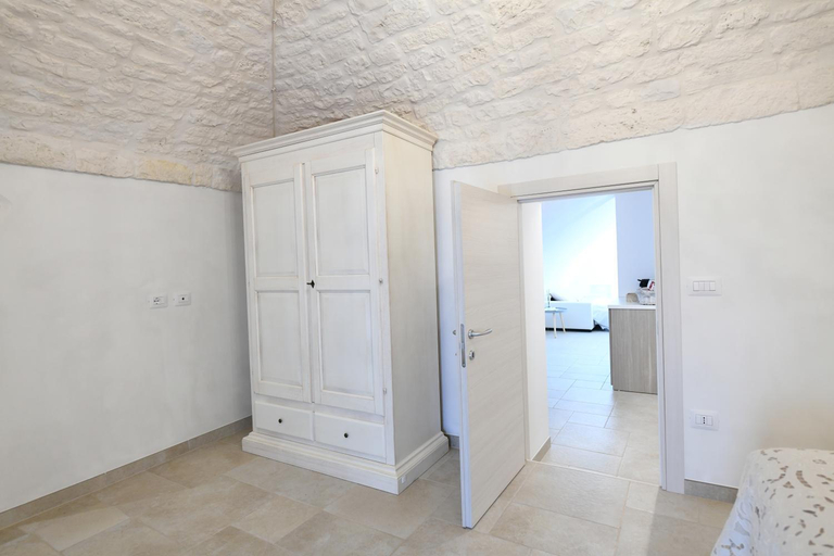 Others 2, La Scala del Borgo, Brindisi