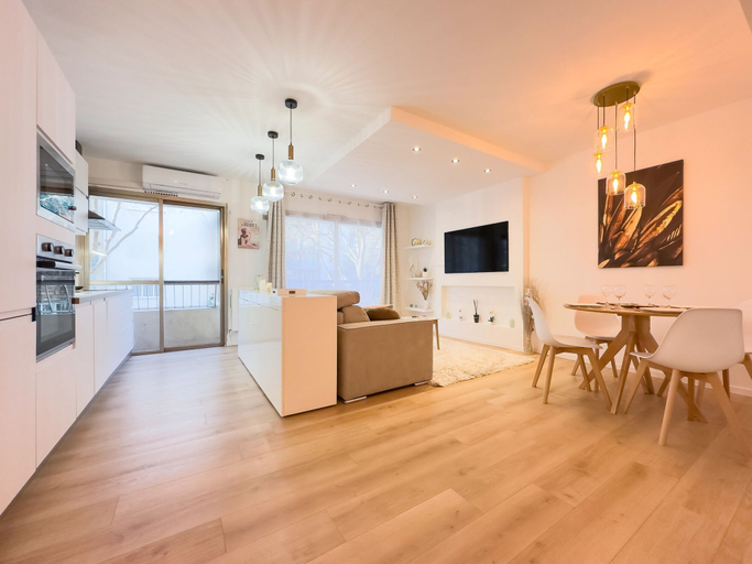 Room 3, 310 Le Dor in Cannes, Alpes-Maritimes