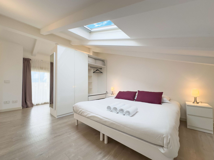 Room 3, 4B Tony Allard in Cannes, Alpes-Maritimes