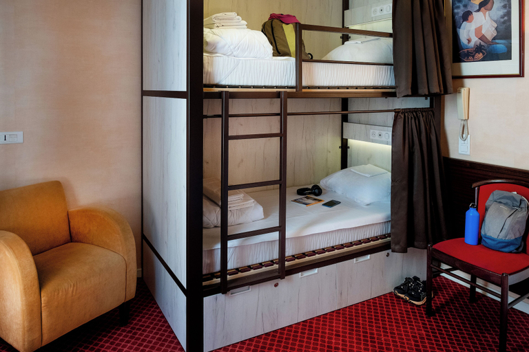 Others 3, Rosalita Hostel, Hautes-Pyrénées