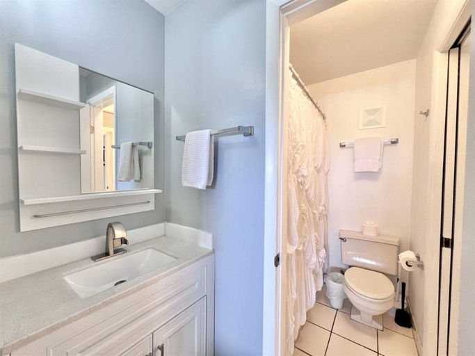 Bathroom 4, Once Upon A Dream Beachfront Bliss, Bay