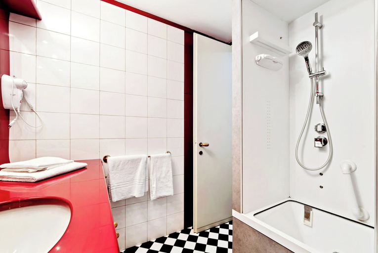 Bathroom 3, Centro Piazza San Marco 1 Bright & Central Apar, Milano