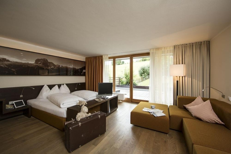 Bedroom 3, Dolomitenblick alps boutique hotel, Bolzano