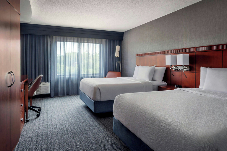 Bedroom 2, Courtyard by Marriott Paramus, Bergen