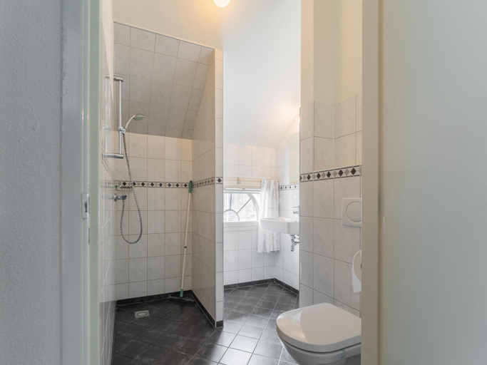 Bathroom 3, Farmhouse with terrace in Montfoort, Montfoort