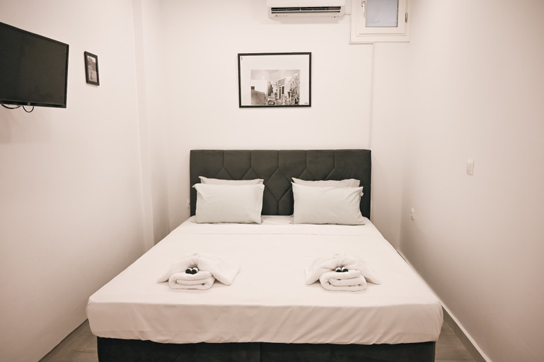 Room 2, Santorini s Old Mill Serene Getaway by Pori Beach, South Aegean