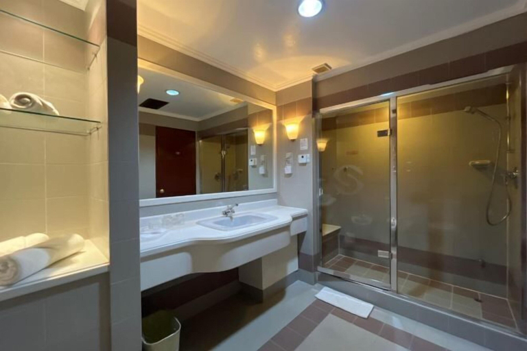 Bathroom 15