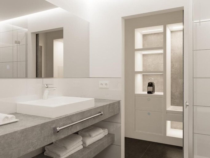 Bathroom 5, smartel at The Unbrexit, Borken
