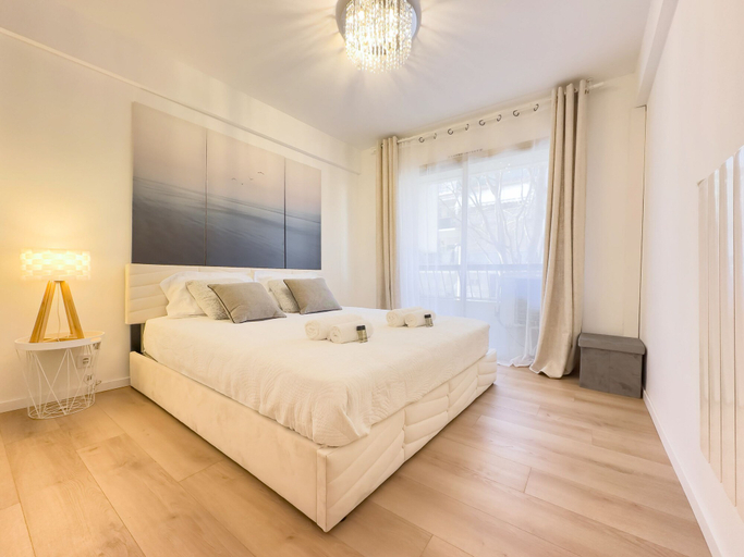 Room 4, 310 Le Dor in Cannes, Alpes-Maritimes