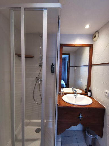 Bathroom 2, Hotel Restaurant Angival - Chambres et Appartement, Savoie