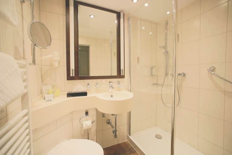 Bathroom 3, Landidyll Hotel-Restaurant Birkenhof, Rhein-Hunsrück-Kreis