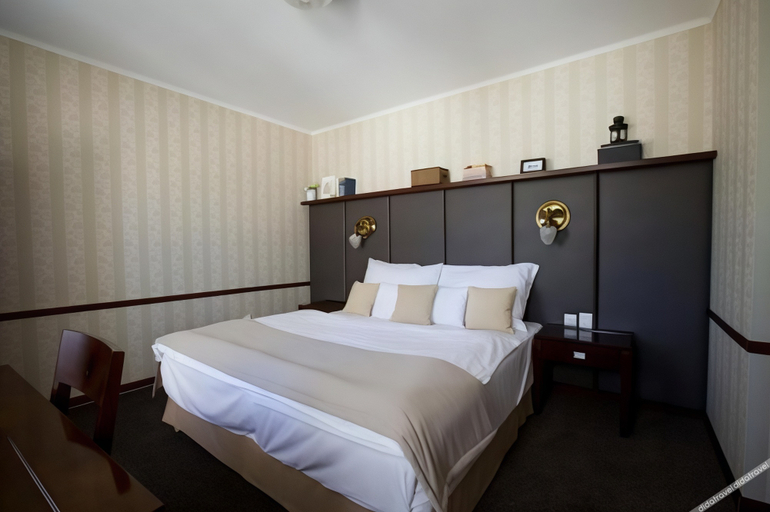 Bedroom 2, Hotel Golden Eagle, Levice