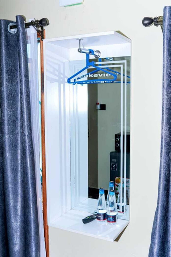 Room 4, Lux Suites Lakeview Cottages Ruiru, Juja