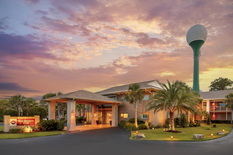 Exterior & Views