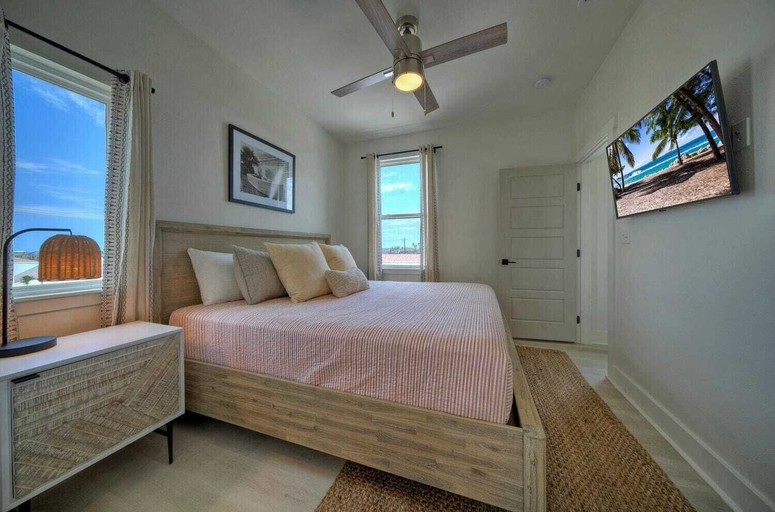 Bedroom 4, Seas The Bay by Avantstay In-town Private Pool, Nueces