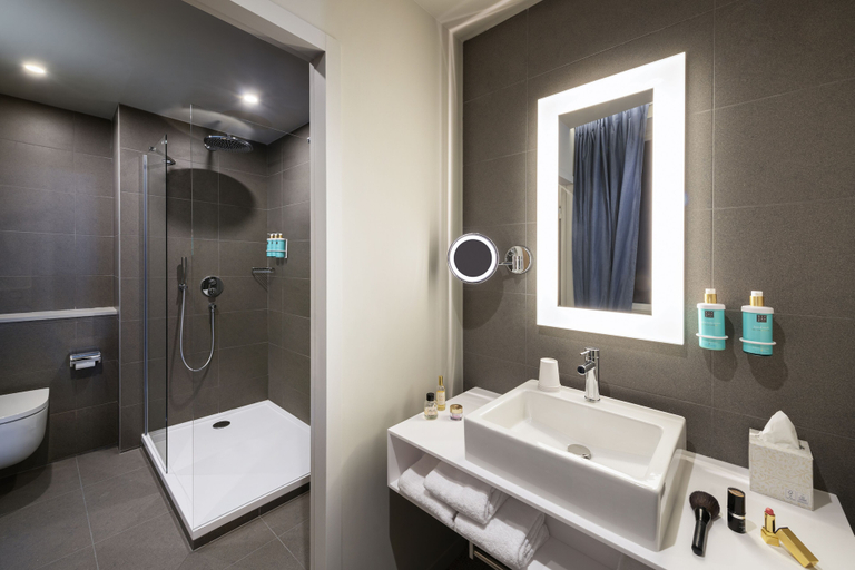 Bathroom 5, Novotel Paris 20 Belleville, Paris