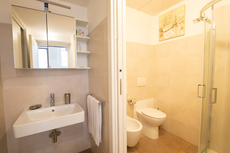 Bathroom 2, Palazzo Torriglioni, Ancona