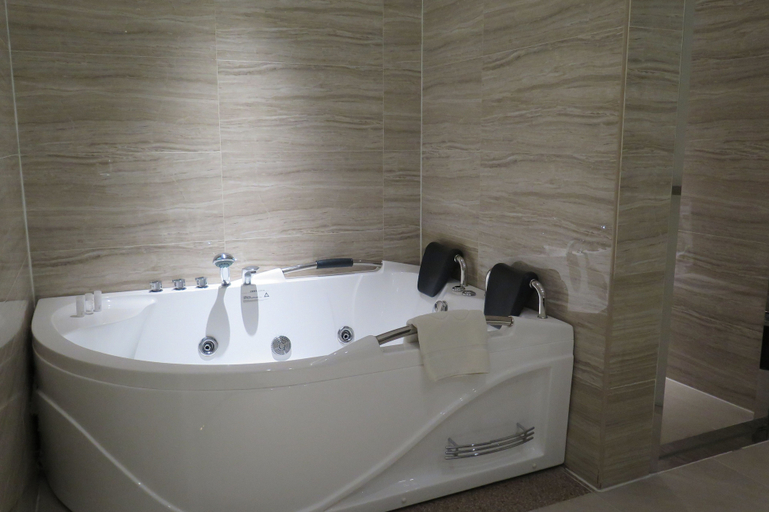 Bathroom 4, Best Western Plus Hotel Subic, Olongapo City