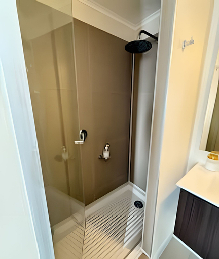 Bathroom 2, Collection R 5 MONEDA 2 Presidencial, Santiago