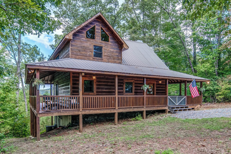 Exterior & Views 2, Gorgeous & Secluded 3 BDR Cabin in Mineral Bluff!, Fannin