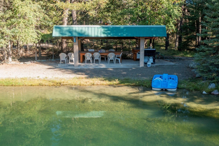 Others 4, Glen Lake Cabin in the Woods, Lincoln