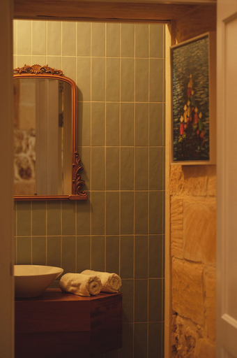 Bathroom 2, Silla Boutique B&B