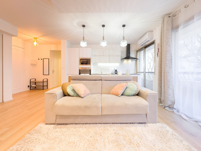 Room 5, 310 Le Dor in Cannes, Alpes-Maritimes
