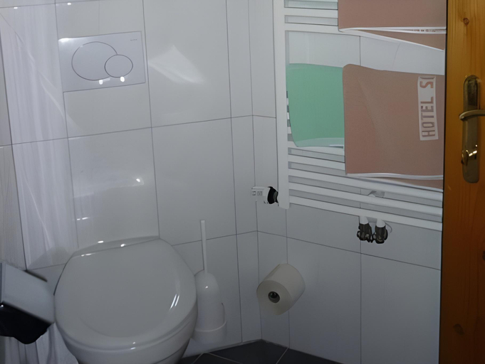 Bathroom 3, Hotel Schweizerhof, Kufstein