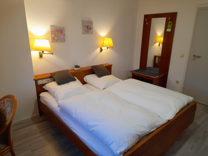 Bedroom 3, Hotel Zurmuhlen, Warendorf