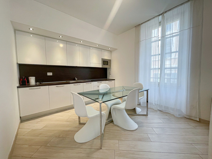 Room 3, 312 - Tony Allard 2D, Alpes-Maritimes