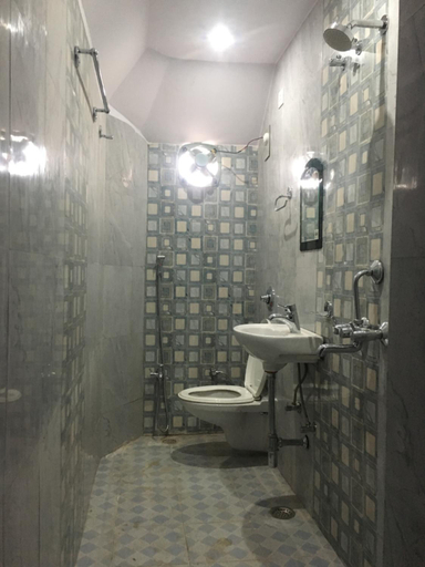 Bathroom, Srishti Shelter, Varanasi