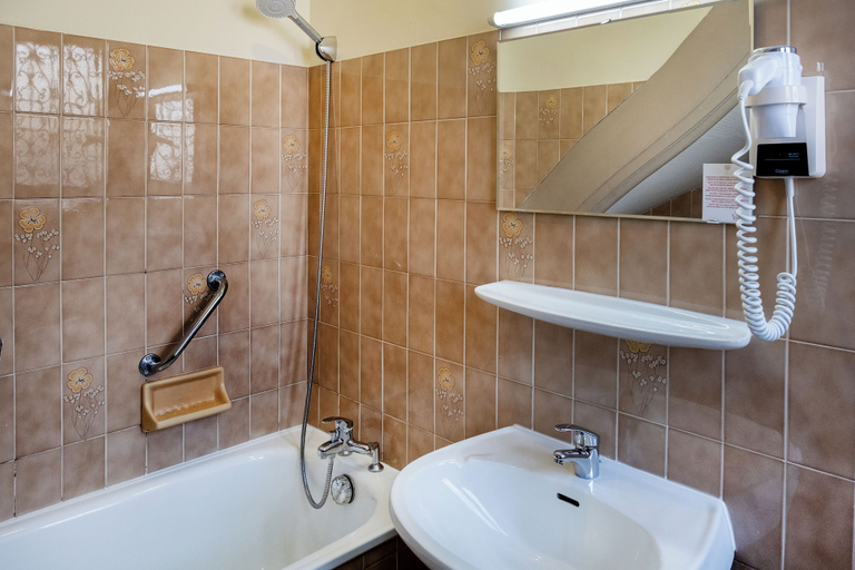 Others 5, Rosalita Hostel, Hautes-Pyrénées