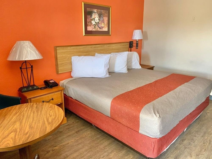 Bedroom 2, Imperial Inn, Burlington