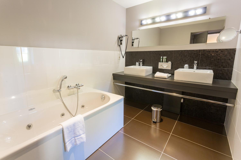 Bathroom 3, Hotel Chateau de la Barbiniere, Vendée