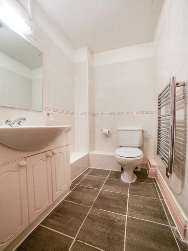 Bathroom 4, The Bridge House Hotel, Surrey