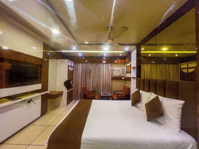 Room 2, Hotel Dwaraka, Thane