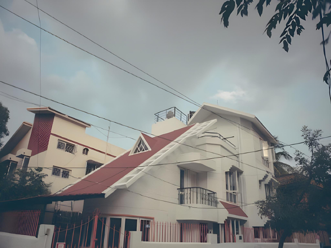 Exterior & Views