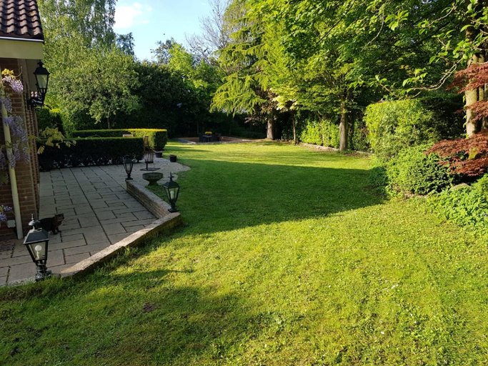 Others 4, Spacious holiday home near with sauna, Barneveld