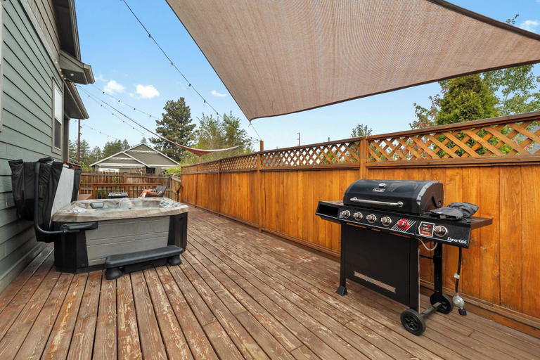 Food & Drinks, Hot-tub, Pet-friendly, 30 min to Mt Bachelor!, Deschutes