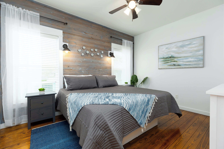 Others 4, Comfy 3bdr Right in Town Sleeps 10, Nueces