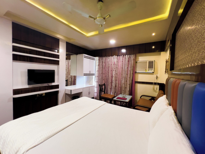 Room 3, Hotel Dwaraka, Thane