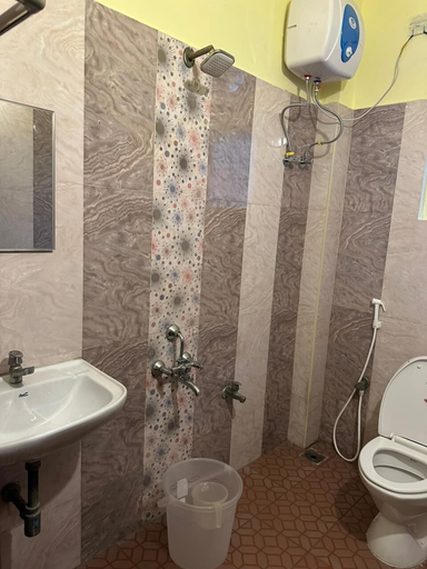 Bathroom 3, Five stones By Earth Hotel Vadapalani, Chennai