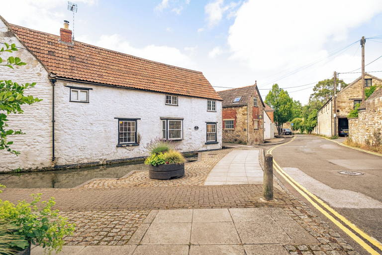 Exterior, Cozy Cotswolds Retreat in Dursley, Gloucestershire